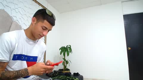 Snapshot of mr_porn_9 chatting on 04.15.26 Mr Porn online show from 04.15.26