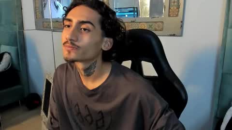 Snapshot of mr_strike chatting on 11.02.25 MR online show from 11.02.25