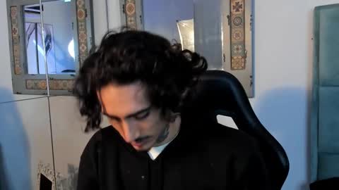 Snapshot of mr_strike chatting on 11.03.25 MR online show from 11.03.25