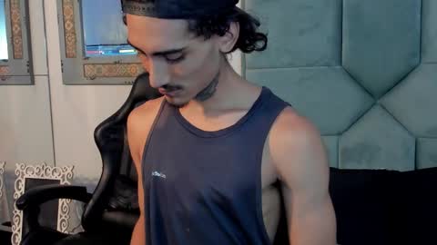 Snapshot of mr_strike chatting on 11.06.25 MR online show from 11.06.25