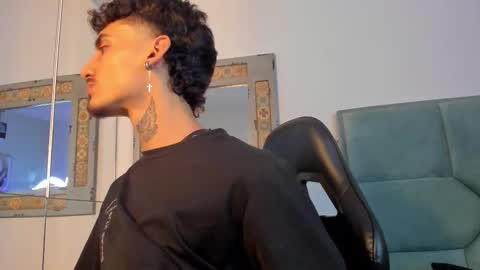 Snapshot of mr_strike chatting on 11.10.25 MR online show from 11.10.25