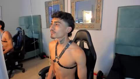 Snapshot of mr_strike chatting on 11.11.25 MR online show from 11.11.25