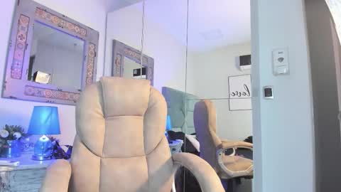 Snapshot of mr_strike chatting on 11.30.25 MR online show from 11.30.25