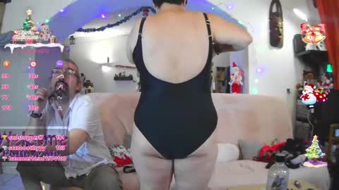 Snapshot of mrandmrsswetness84 chatting on 12.21.24 MrAndMrsSwetness84 online show from 12.21.24