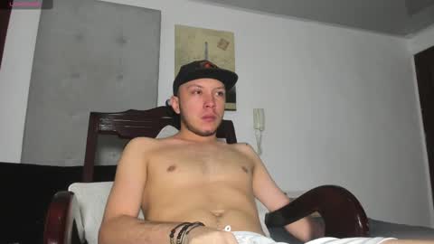 Snapshot of mrandrey23 chatting on 09.17.25 mrandrey23 online show from 09.17.25