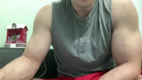 Snapshot of mrbiceps_23 chatting on 12.08.24 Mrbiceps23 online show from 12.08.24