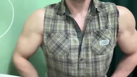 Snapshot of mrbiceps_23 chatting on 12.10.24 Mrbiceps23 online show from 12.10.24