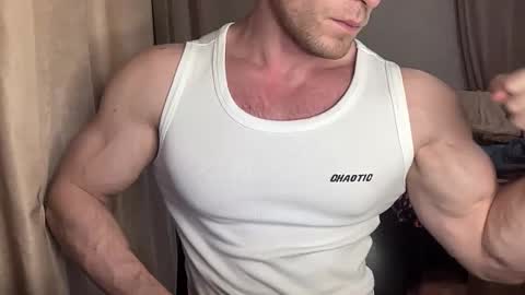 Snapshot of mrbiceps_23 chatting on 01.04.25 Mrbiceps23 online show from 01.04.25