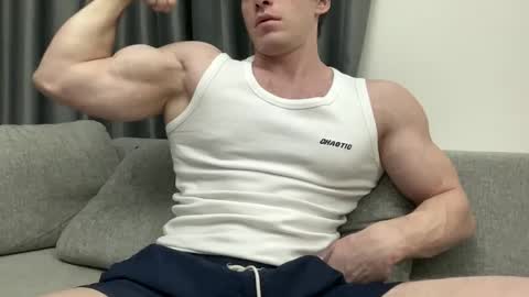Snapshot of mrbiceps_23 chatting on 01.11.25 Mrbiceps23 online show from 01.11.25