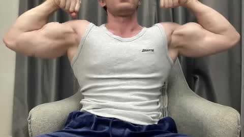 Snapshot of mrbiceps_23 chatting on 01.14.25 Mrbiceps23 online show from 01.14.25