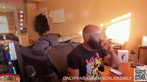 Snapshot of mrchuckdailyxxx chatting on 12.14.24 Chuck Daily online show from 12.14.24