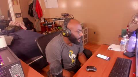 Snapshot of mrchuckdailyxxx chatting on 01.11.25 Chuck Daily online show from 01.11.25