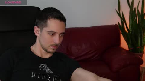 Snapshot of mrgreeneyes01 chatting on 02.05.25 juan luis online show from 02.05.25