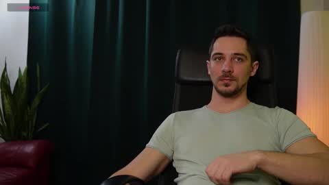 Snapshot of mrgreeneyes01 chatting on 02.11.25 juan luis online show from 02.11.25