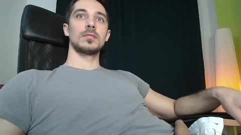 Snapshot of mrgreeneyes01 chatting on 02.23.25 juan luis online show from 02.23.25