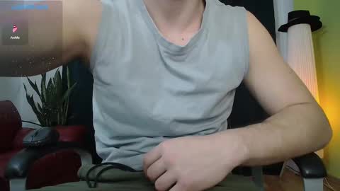 Snapshot of mrgreeneyes01 chatting on 02.25.25 juan luis online show from 02.25.25