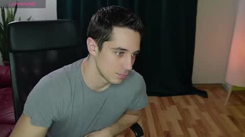 Snapshot of mrgreeneyes01 chatting on 03.06.25 juan luis online show from 03.06.25