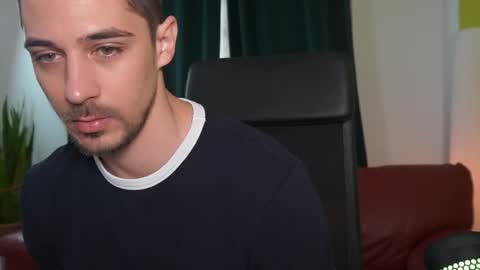 Snapshot of mrgreeneyes01 chatting on 10.27.25 juan luis online show from 10.27.25