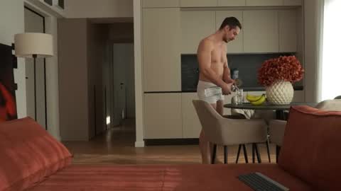 Snapshot of mrgreeneyes01 chatting on 11.17.25 juan luis online show from 11.17.25