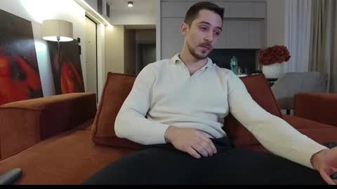 Snapshot of mrgreeneyes01 chatting on 12.04.25 juan luis online show from 12.04.25