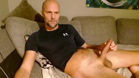 Snapshot of mrpornstar33 chatting on 12.17.25 Twinsoulsex online show from 12.17.25