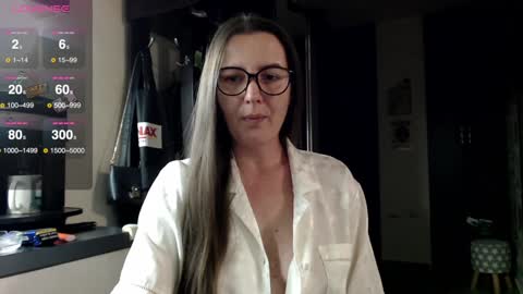 Lara online show from 01.04.25