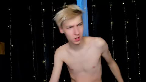 Snapshot of mrsexycum4u chatting on 12.24.24 Adam online show from 12.24.24