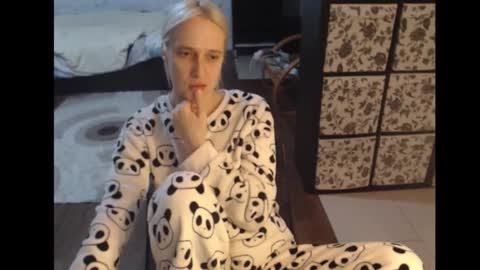 Sasha online show from 10.16.25