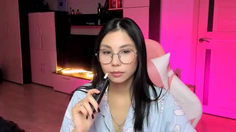 ms_emily_ online show from 11.27.25