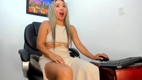 Snapshot of ms_lunarose chatting on 10.24.25 ms_lunarose online show from 10.24.25