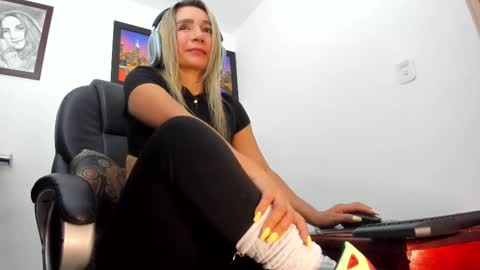 Snapshot of ms_lunarose chatting on 11.20.25 ms_lunarose online show from 11.20.25