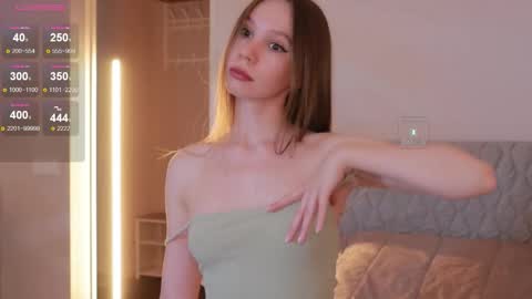 Snapshot of msaura chatting on 10.23.25 Svetlana  online show from 10.23.25