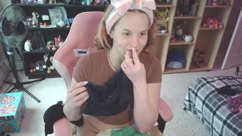 Mallow online show from 12.17.25