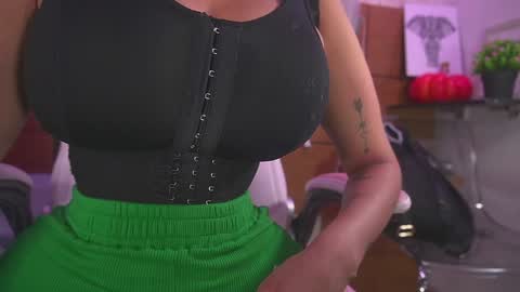Snapshot of mssburbuja chatting on 01.21.25 Manuela online show from 01.21.25