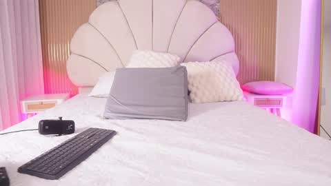 Manuela  online show from 11.20.25