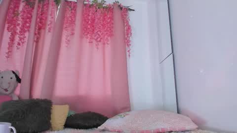 Snapshot of msschloee chatting on 12.15.25 Chloe new account online show from 12.15.25