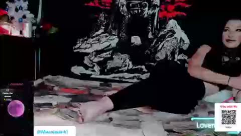 Snapshot of msvioletx chatting on 11.22.25 MsVioletx online show from 11.22.25