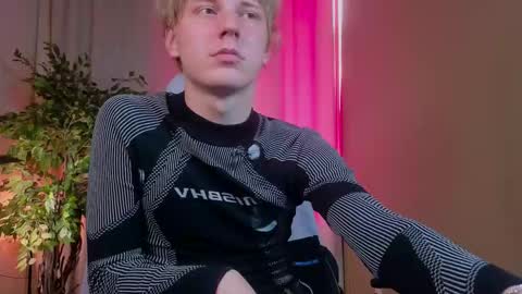 Snapshot of muky_y chatting on 09.30.25 Muky online show from 09.30.25