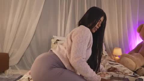 Snapshot of mulatalove chatting on 11.17.25 mulata online show from 11.17.25