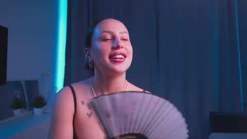 Kira online show from 09.14.25