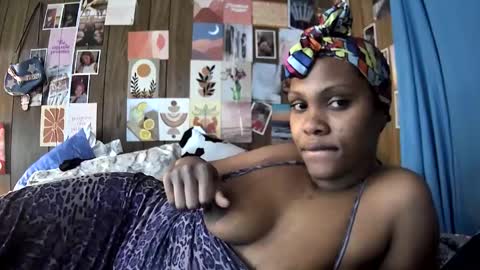 Snapshot of mumnxdor chatting on 12.15.25 mumnxdor online show from 12.15.25