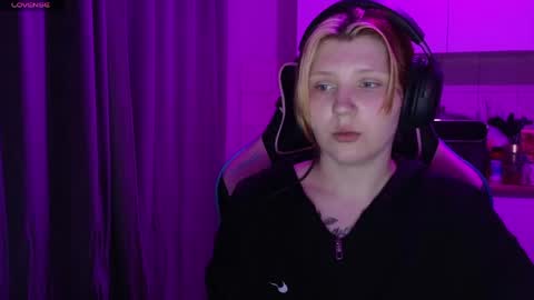 Snapshot of mura_muur chatting on 05.22.26 Milana online show from 05.22.26