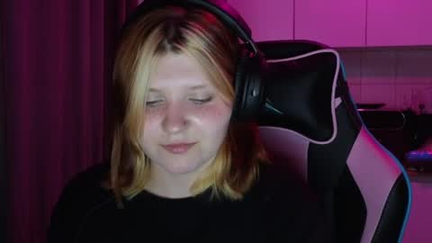 Snapshot of mura_muur chatting on 05.28.26 Milana online show from 05.28.26