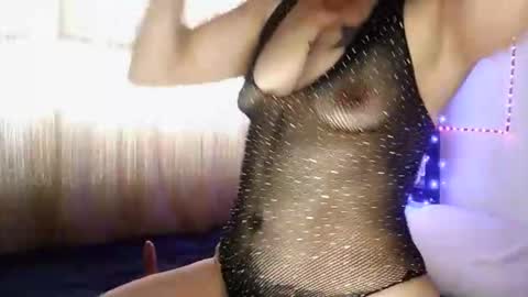 Snapshot of muscle_mommyy chatting on 09.18.25 arami online show from 09.18.25