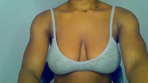 Snapshot of muscle_queen0 chatting on 02.21.26 muscle_queen0 online show from 02.21.26