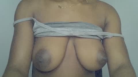 Snapshot of muscle_queen0 chatting on 02.22.26 muscle_queen0 online show from 02.22.26