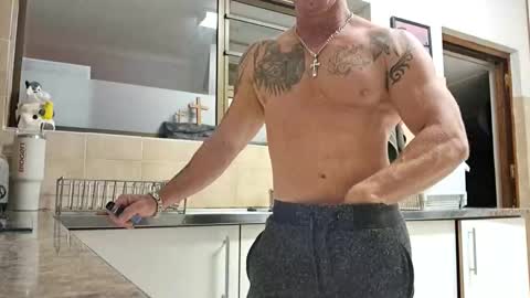 Snapshot of muscledaddy69s chatting on 04.16.26 muscledaddy69s online show from 04.16.26