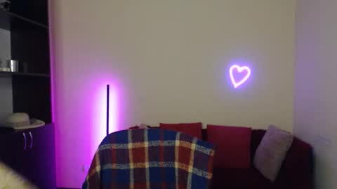 Jeneva online show from 11.19.25