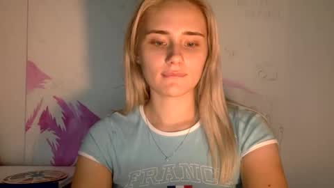 Snapshot of musescorner chatting on 09.18.25 musescorner online show from 09.18.25