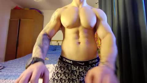 Snapshot of muslejoker chatting on 10.25.25 musle joker online show from 10.25.25